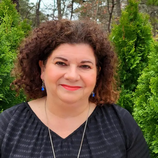 Pauline Linnell, Bennett education consultant